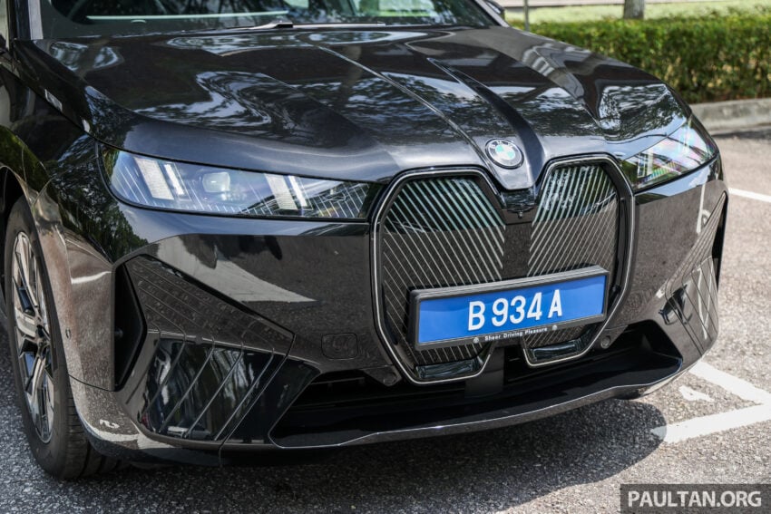2025 BMW iX 小改款登陆大马, 提供 xDrive45 Sport 与 xDrive60 M Sport Pro, 续航里程达701公里, 售RM426k起 303361