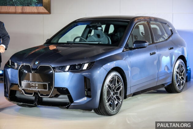 2025 BMW iX 小改款登陆大马, 提供 xDrive45 Sport 与 xDrive60 M Sport Pro, 续航里程达701公里, 售RM426k起