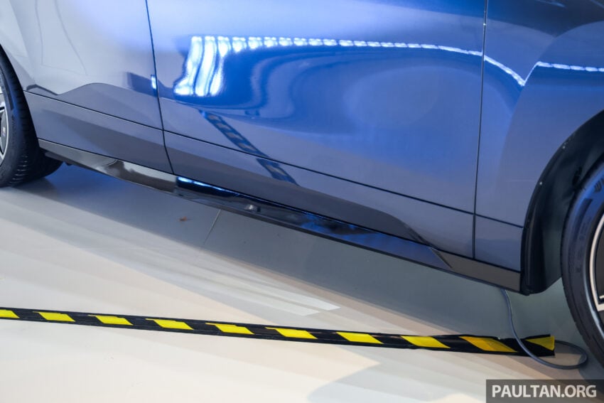 2025 BMW iX 小改款登陆大马, 提供 xDrive45 Sport 与 xDrive60 M Sport Pro, 续航里程达701公里, 售RM426k起 303385