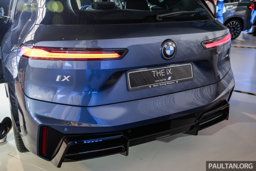 2025 BMW iX 小改款登陆大马, 提供 xDrive45 Sport 与 xDrive60 M Sport Pro, 续航里程达701公里, 售RM426k起 303392