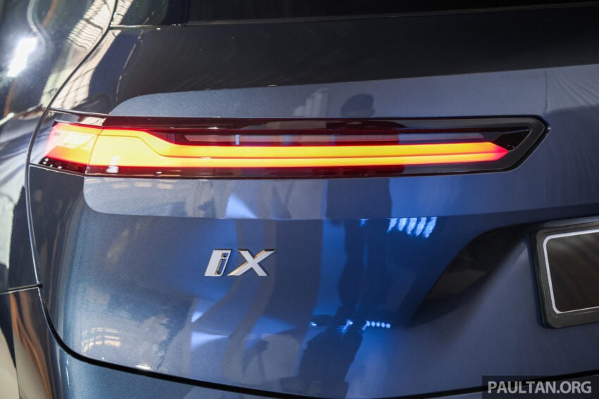 2025 BMW iX 小改款登陆大马, 提供 xDrive45 Sport 与 xDrive60 M Sport Pro, 续航里程达701公里, 售RM426k起 303393