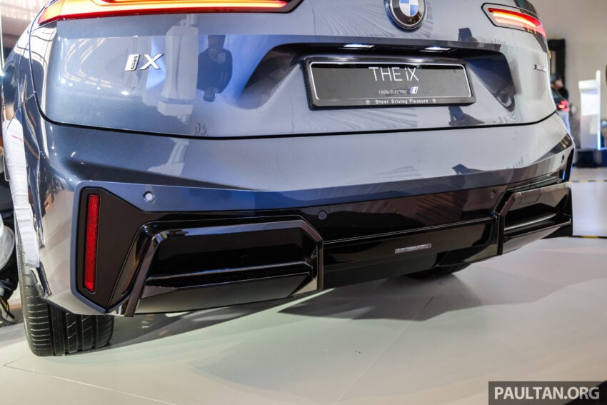 2025 BMW iX 小改款登陆大马, 提供 xDrive45 Sport 与 xDrive60 M Sport Pro, 续航里程达701公里, 售RM426k起 303396
