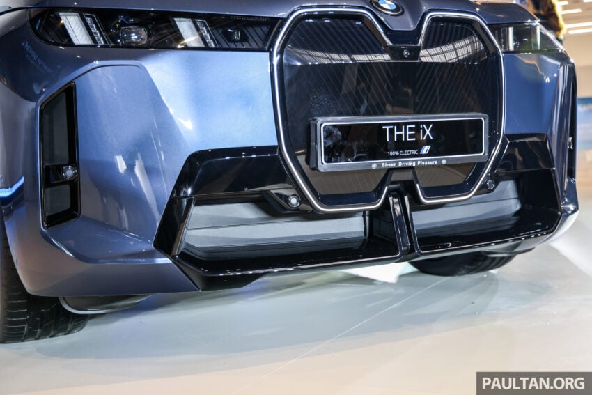 2025 BMW iX 小改款登陆大马, 提供 xDrive45 Sport 与 xDrive60 M Sport Pro, 续航里程达701公里, 售RM426k起 303379