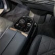 2025 BMW iX 小改款登陆大马, 提供 xDrive45 Sport 与 xDrive60 M Sport Pro, 续航里程达701公里, 售RM426k起