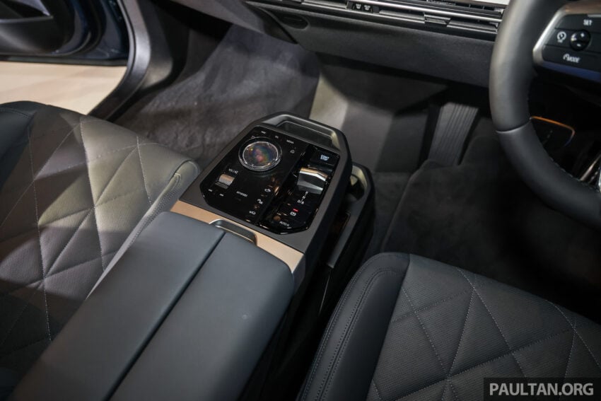 2025 BMW iX 小改款登陆大马, 提供 xDrive45 Sport 与 xDrive60 M Sport Pro, 续航里程达701公里, 售RM426k起 303410