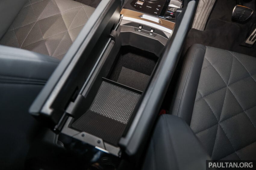 2025 BMW iX 小改款登陆大马, 提供 xDrive45 Sport 与 xDrive60 M Sport Pro, 续航里程达701公里, 售RM426k起 303415