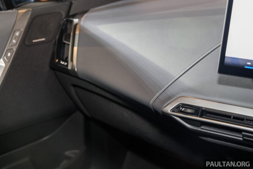 2025 BMW iX 小改款登陆大马, 提供 xDrive45 Sport 与 xDrive60 M Sport Pro, 续航里程达701公里, 售RM426k起 303416