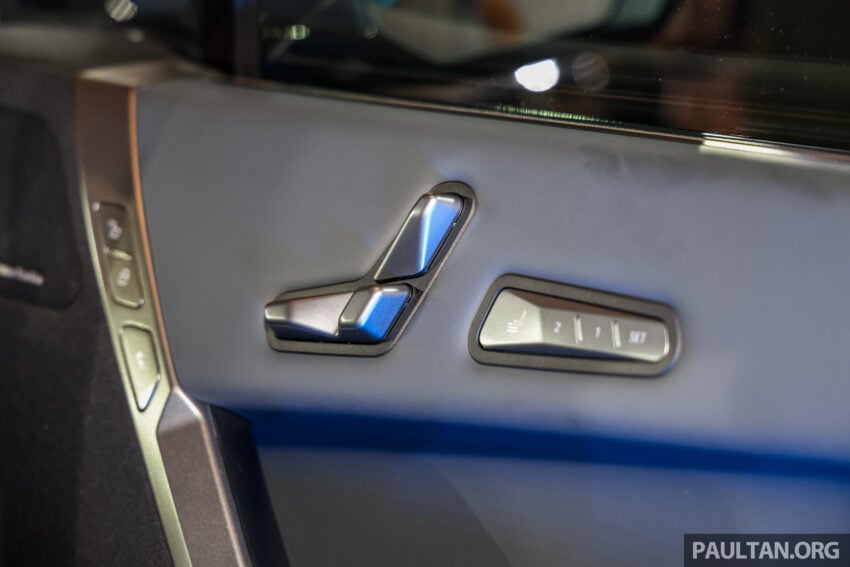 2025 BMW iX 小改款登陆大马, 提供 xDrive45 Sport 与 xDrive60 M Sport Pro, 续航里程达701公里, 售RM426k起 303423