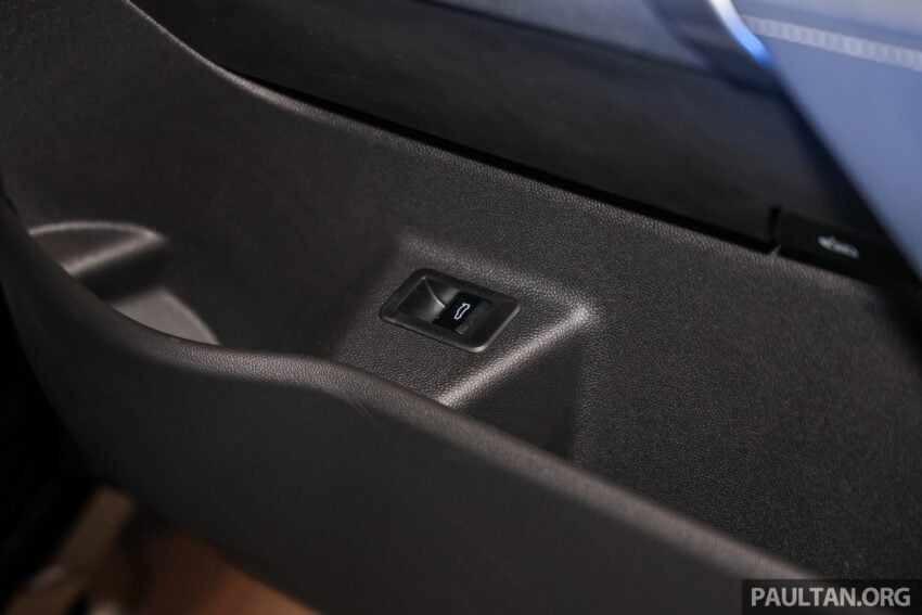 2025 BMW iX 小改款登陆大马, 提供 xDrive45 Sport 与 xDrive60 M Sport Pro, 续航里程达701公里, 售RM426k起 303458