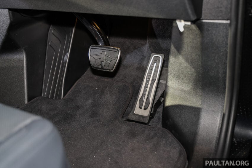 2025 BMW iX 小改款登陆大马, 提供 xDrive45 Sport 与 xDrive60 M Sport Pro, 续航里程达701公里, 售RM426k起 303429