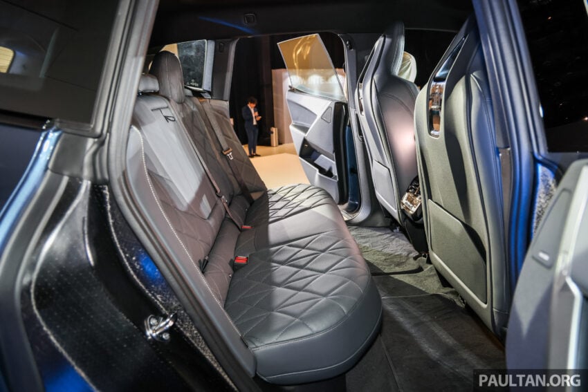 2025 BMW iX 小改款登陆大马, 提供 xDrive45 Sport 与 xDrive60 M Sport Pro, 续航里程达701公里, 售RM426k起 303437