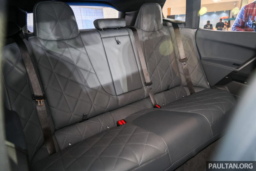 2025 BMW iX 小改款登陆大马, 提供 xDrive45 Sport 与 xDrive60 M Sport Pro, 续航里程达701公里, 售RM426k起 303438