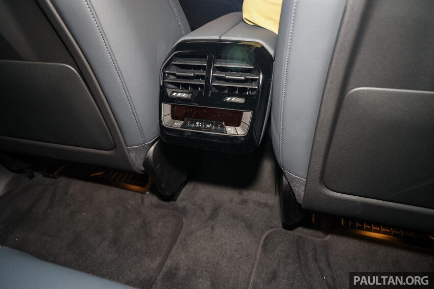 2025 BMW iX 小改款登陆大马, 提供 xDrive45 Sport 与 xDrive60 M Sport Pro, 续航里程达701公里, 售RM426k起 303440