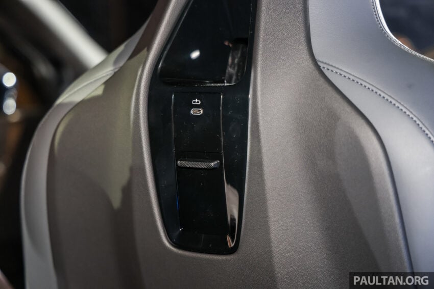 2025 BMW iX 小改款登陆大马, 提供 xDrive45 Sport 与 xDrive60 M Sport Pro, 续航里程达701公里, 售RM426k起 303443