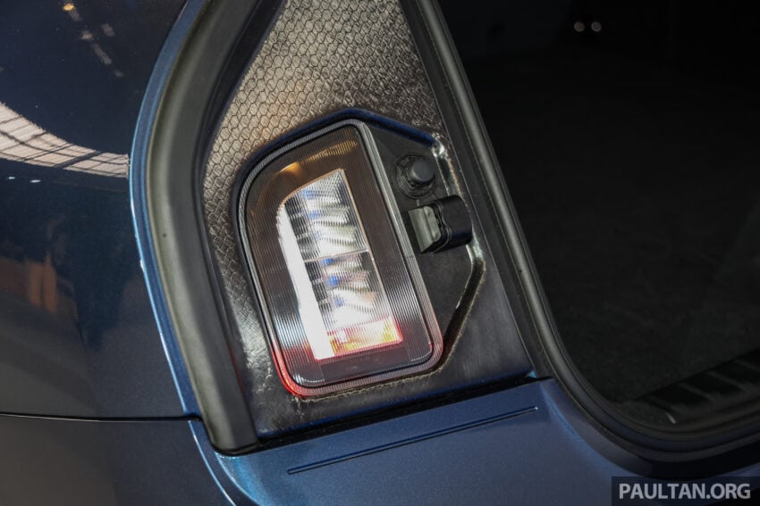 2025 BMW iX 小改款登陆大马, 提供 xDrive45 Sport 与 xDrive60 M Sport Pro, 续航里程达701公里, 售RM426k起 303447