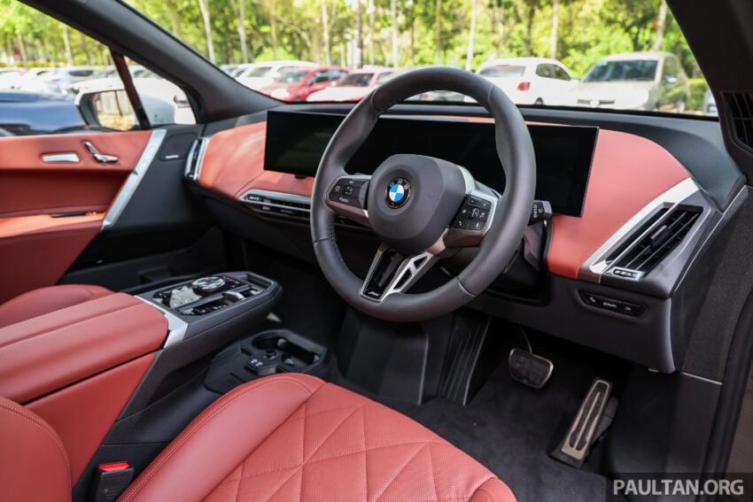 2025 BMW iX 小改款登陆大马, 提供 xDrive45 Sport 与 xDrive60 M Sport Pro, 续航里程达701公里, 售RM426k起 303450