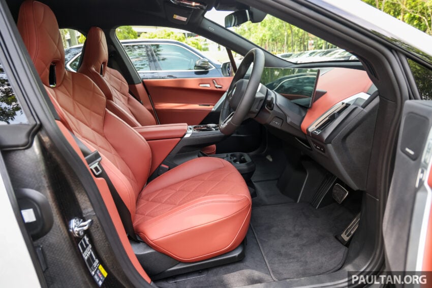 2025 BMW iX 小改款登陆大马, 提供 xDrive45 Sport 与 xDrive60 M Sport Pro, 续航里程达701公里, 售RM426k起 303453
