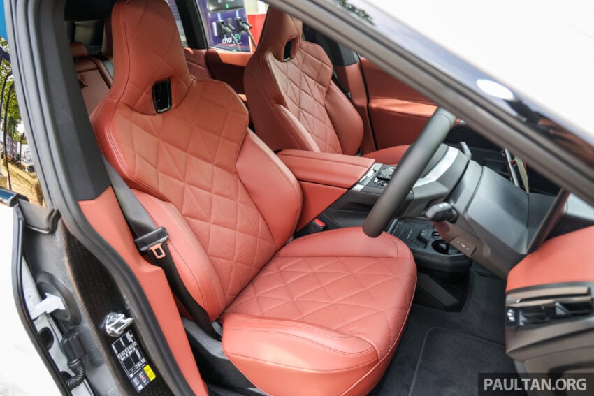 2025 BMW iX 小改款登陆大马, 提供 xDrive45 Sport 与 xDrive60 M Sport Pro, 续航里程达701公里, 售RM426k起 303454