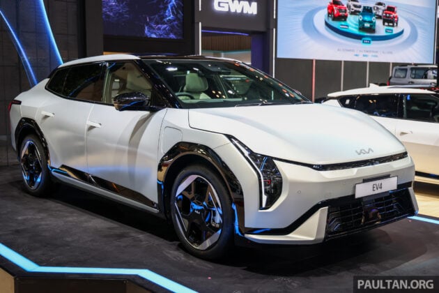 Kia EV4 纯电四门房车东南亚首秀亮相印尼车展, 400V电动架构, 7.4秒破百, 续航里程可达630公里, 29分钟充电至80%