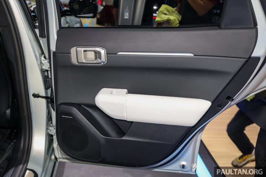 Kia EV4 纯电四门房车东南亚首秀亮相印尼车展, 400V电动架构, 7.4秒破百, 续航里程可达630公里, 29分钟充电至80% 303955