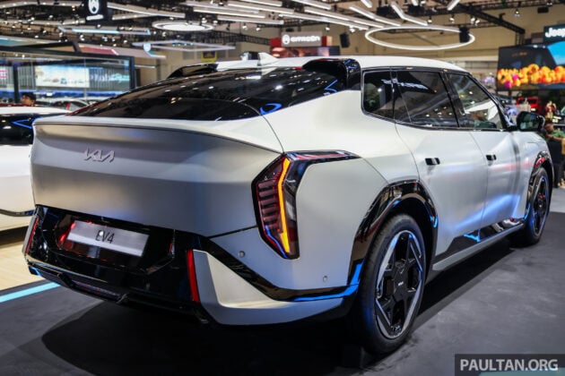 Kia EV4 纯电四门房车东南亚首秀亮相印尼车展, 400V电动架构, 7.4秒破百, 续航里程可达630公里, 29分钟充电至80%