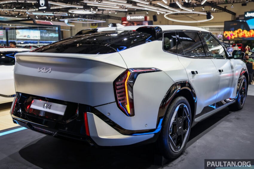 Kia EV4 纯电四门房车东南亚首秀亮相印尼车展, 400V电动架构, 7.4秒破百, 续航里程可达630公里, 29分钟充电至80% 303942