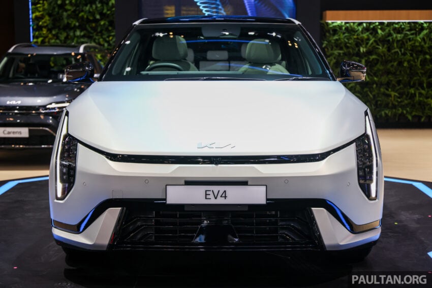 Kia EV4 纯电四门房车东南亚首秀亮相印尼车展, 400V电动架构, 7.4秒破百, 续航里程可达630公里, 29分钟充电至80% 303943