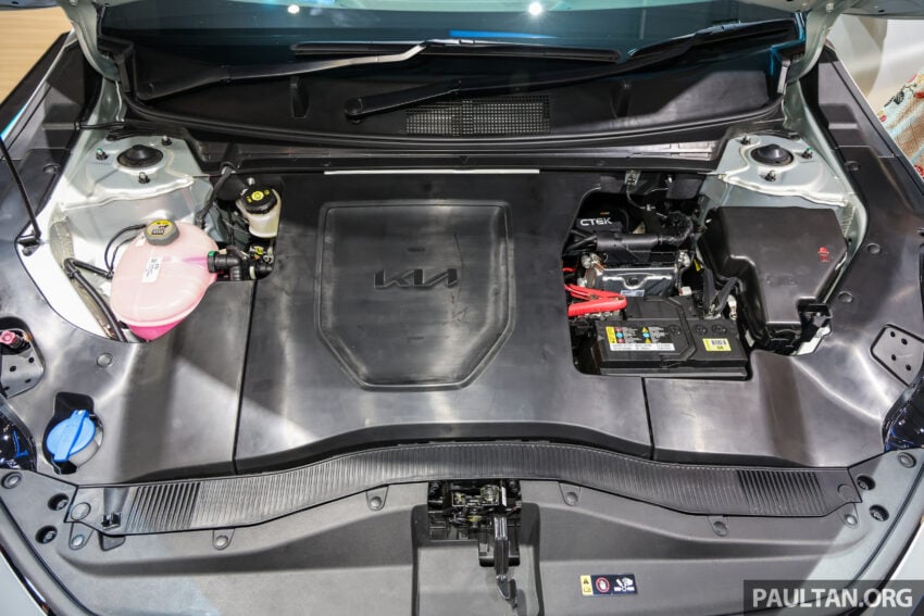 Kia EV4 纯电四门房车东南亚首秀亮相印尼车展, 400V电动架构, 7.4秒破百, 续航里程可达630公里, 29分钟充电至80% 303949
