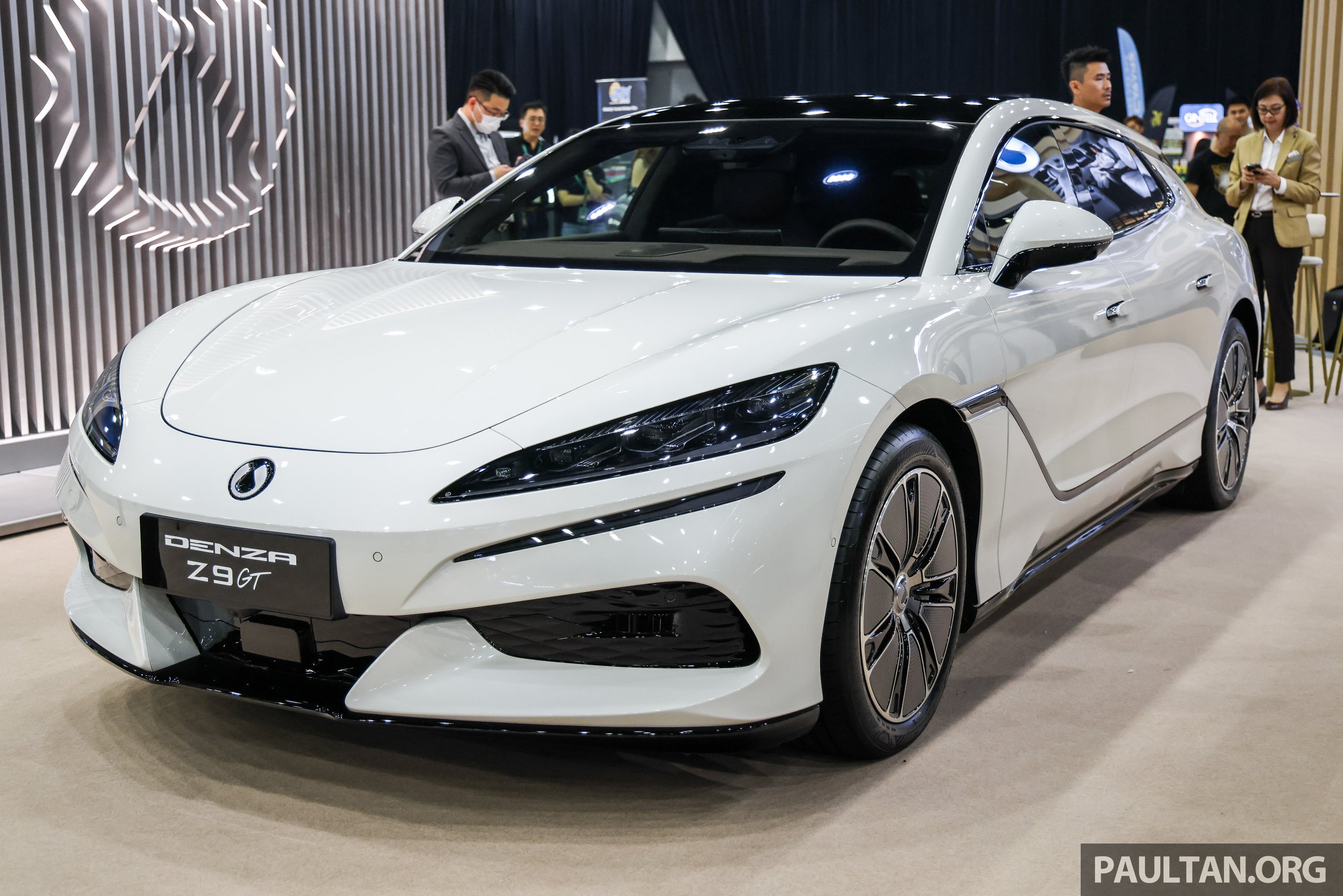 腾势 Denza Z9 GT 于 PACE 2025 公开预览！高端高性能四门 Fastback GT，3.4秒破百！提供纯电和插混两种选择