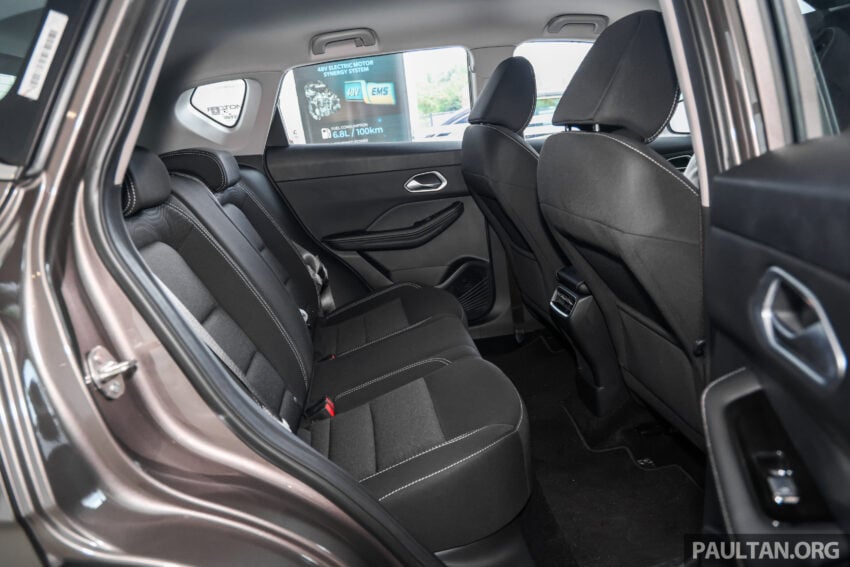 2025 Proton X50 1.5 Executive 陈列室实拍, 定位车系最入门, 搭载同样引擎, 手动绒布座椅, 17寸轮毂, 没电动尾门 301302