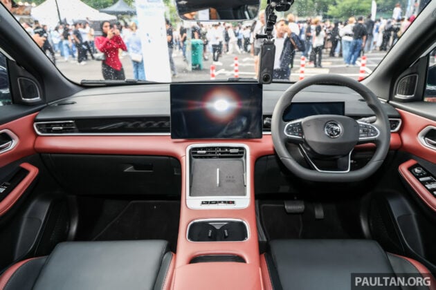 2025 Proton X50 小改款首度公开亮相, 确认改搭全新四缸涡轮引擎, 14.6寸屏支持 Apple CarPlay 与 Android Auto