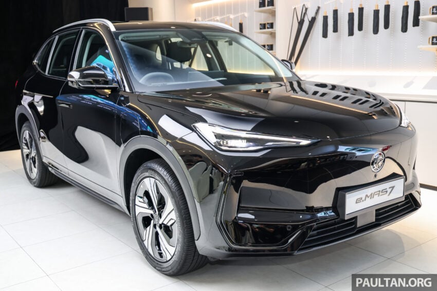 Proton eMas 7 迎来小升级！新增 Obsidian Black 车身配色；限量 Alabaster White 内饰；正式导入 Apple CarPlay 300984