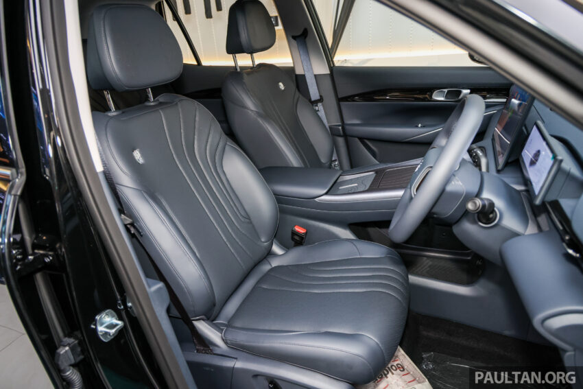 Proton eMas 7 迎来小升级！新增 Obsidian Black 车身配色；限量 Alabaster White 内饰；正式导入 Apple CarPlay 300993