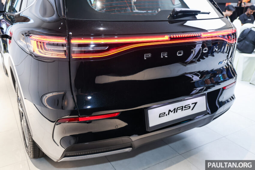 Proton eMas 7 迎来小升级！新增 Obsidian Black 车身配色；限量 Alabaster White 内饰；正式导入 Apple CarPlay 300989