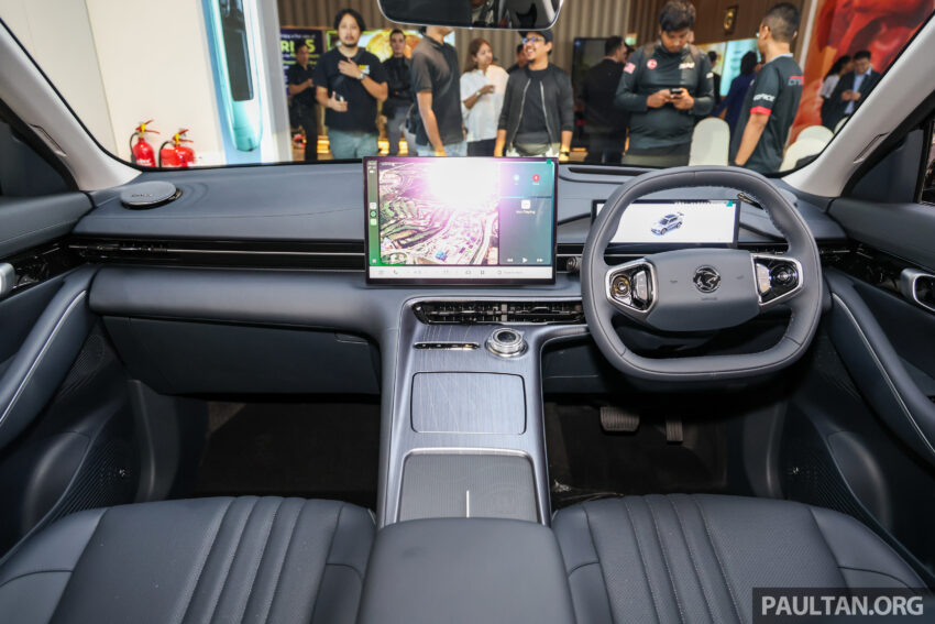 Proton eMas 7 迎来小升级！新增 Obsidian Black 车身配色；限量 Alabaster White 内饰；正式导入 Apple CarPlay 300991