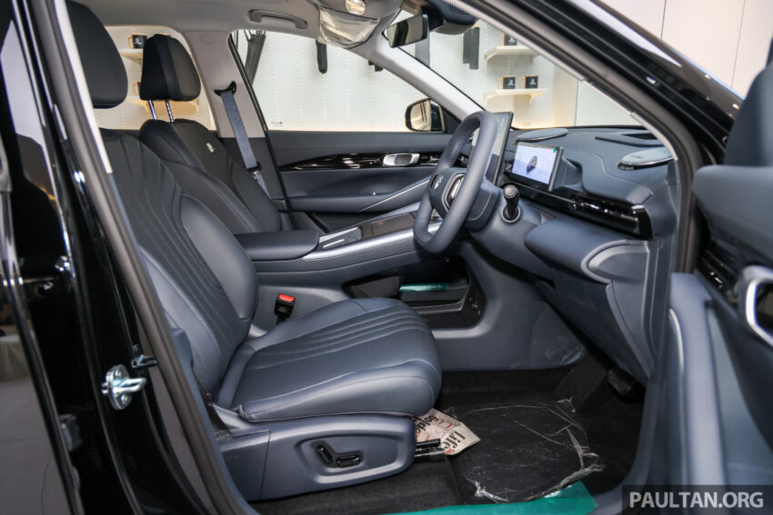 Proton eMas 7 迎来小升级！新增 Obsidian Black 车身配色；限量 Alabaster White 内饰；正式导入 Apple CarPlay 300992