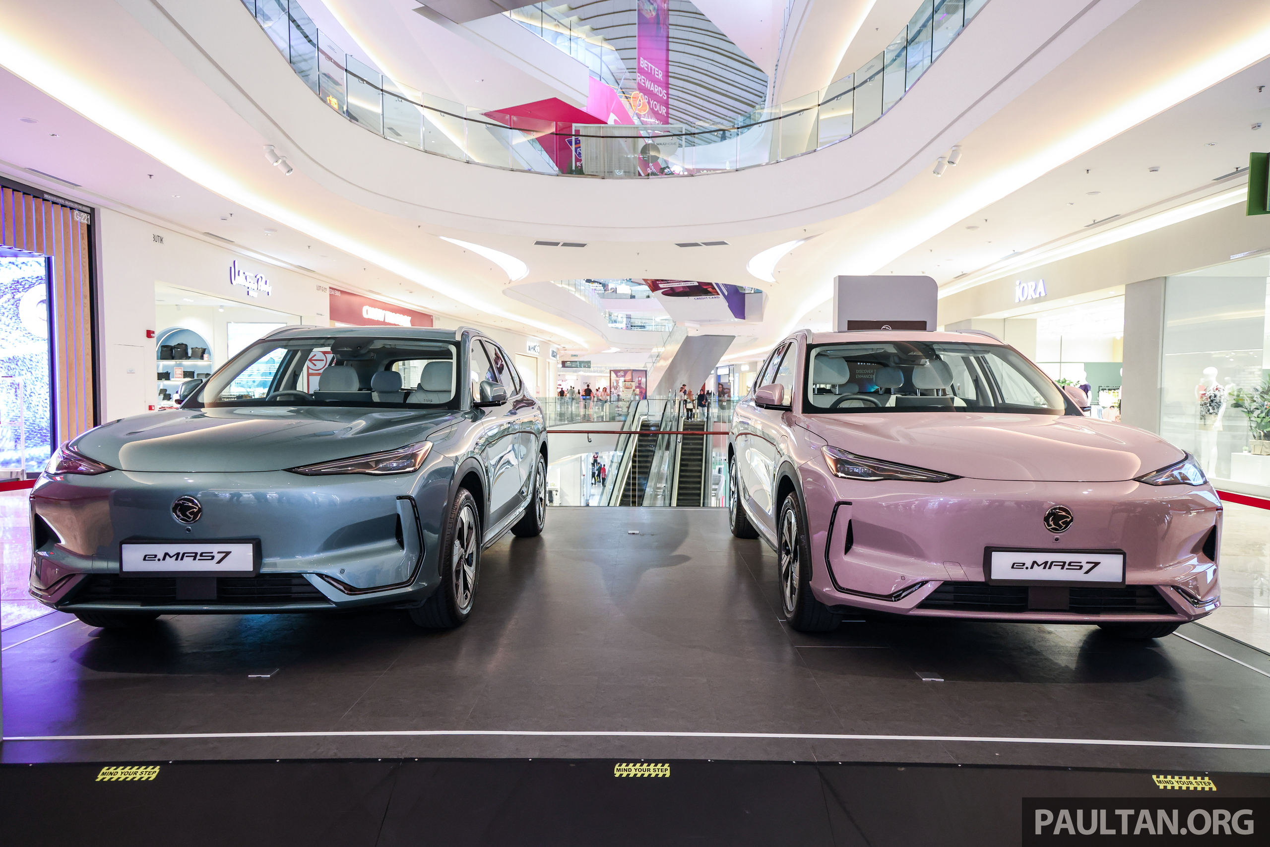 Proton eMas 7 迎来小升级！新增 Obsidian Black 车身配色；限量 Alabaster White 内饰；正式导入 Apple CarPlay
