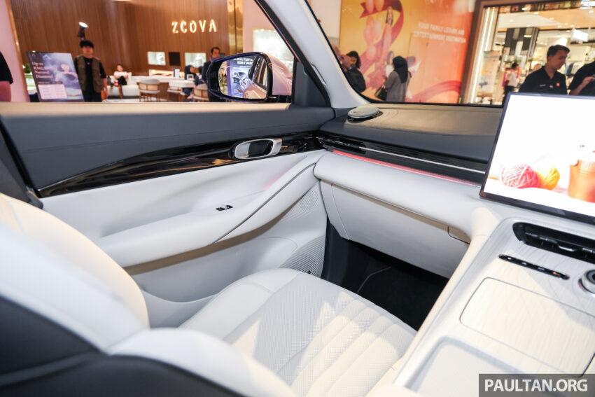 Proton eMas 7 迎来小升级！新增 Obsidian Black 车身配色；限量 Alabaster White 内饰；正式导入 Apple CarPlay 301014
