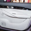 Proton eMas 7 迎来小升级！新增 Obsidian Black 车身配色；限量 Alabaster White 内饰；正式导入 Apple CarPlay