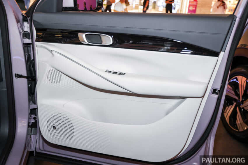 Proton eMas 7 迎来小升级！新增 Obsidian Black 车身配色；限量 Alabaster White 内饰；正式导入 Apple CarPlay 301015