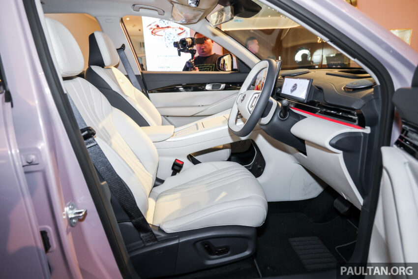 Proton eMas 7 迎来小升级！新增 Obsidian Black 车身配色；限量 Alabaster White 内饰；正式导入 Apple CarPlay 301019