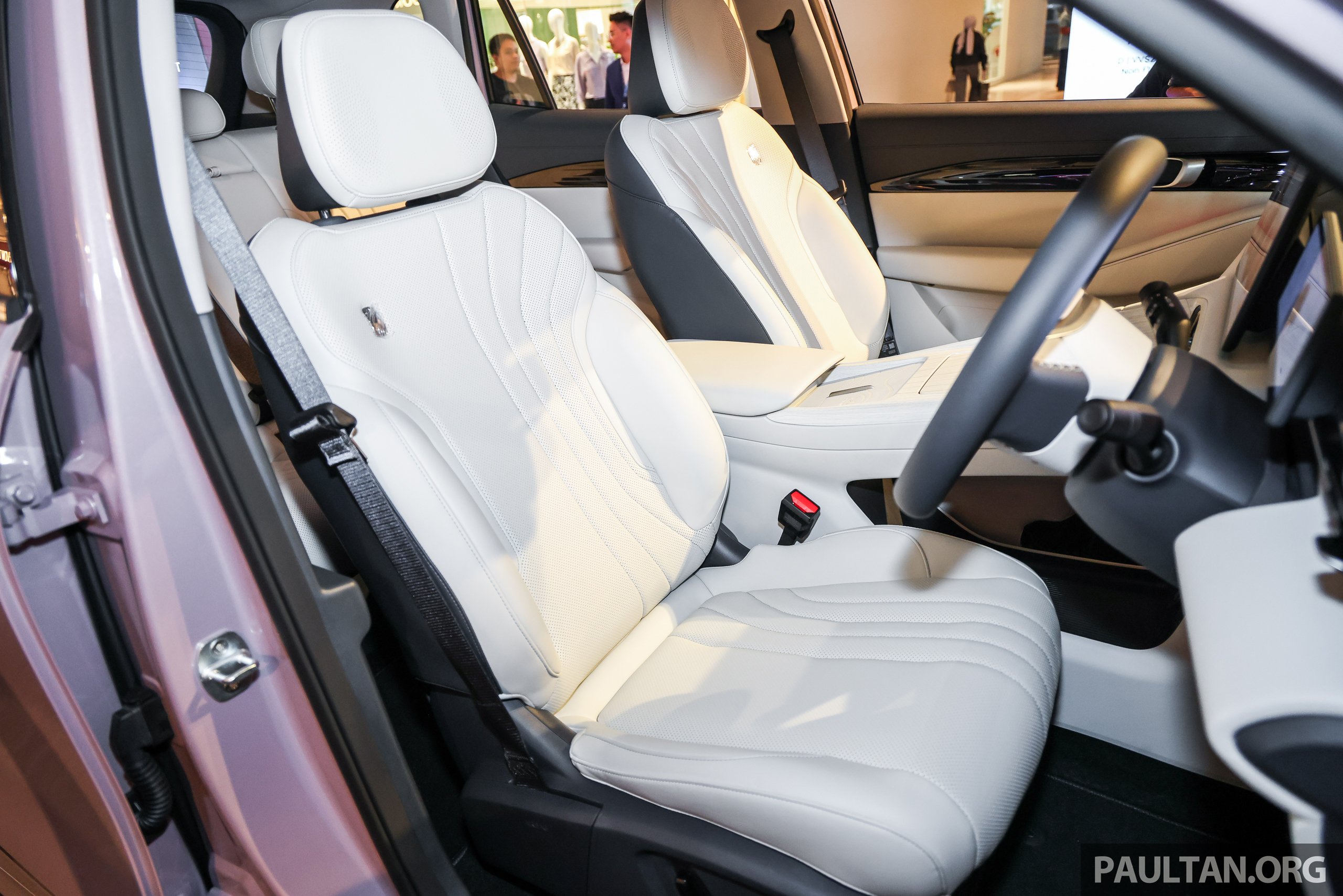 Proton eMas 7 迎来小升级！新增 Obsidian Black 车身配色；限量 Alabaster White 内饰；正式导入 Apple CarPlay