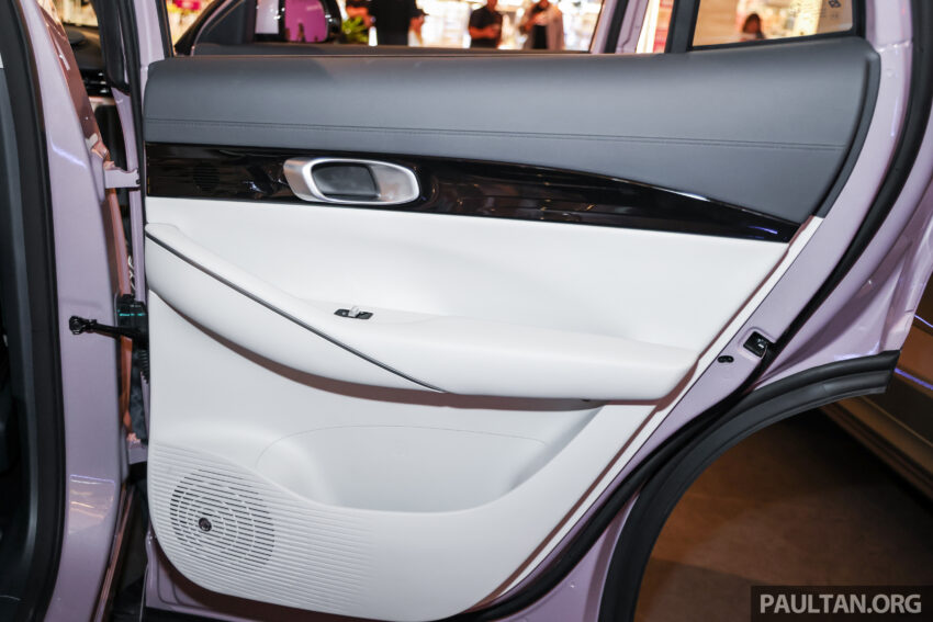 Proton eMas 7 迎来小升级！新增 Obsidian Black 车身配色；限量 Alabaster White 内饰；正式导入 Apple CarPlay 301022