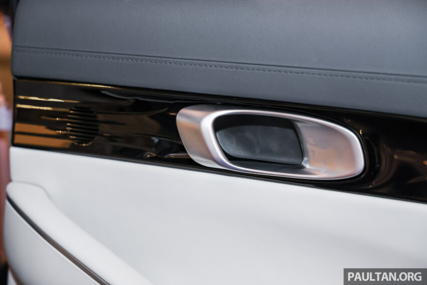 Proton eMas 7 迎来小升级！新增 Obsidian Black 车身配色；限量 Alabaster White 内饰；正式导入 Apple CarPlay 301024