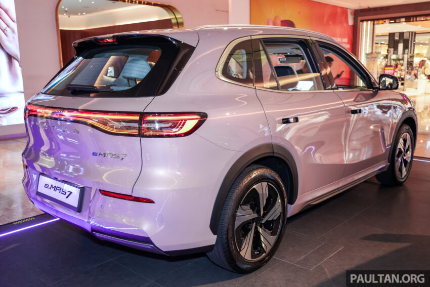 Proton eMas 7 迎来小升级！新增 Obsidian Black 车身配色；限量 Alabaster White 内饰；正式导入 Apple CarPlay 300998