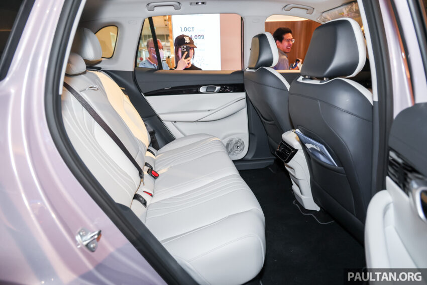Proton eMas 7 迎来小升级！新增 Obsidian Black 车身配色；限量 Alabaster White 内饰；正式导入 Apple CarPlay 301026