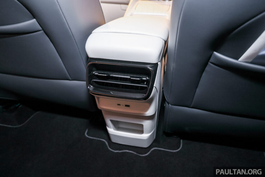 Proton eMas 7 迎来小升级！新增 Obsidian Black 车身配色；限量 Alabaster White 内饰；正式导入 Apple CarPlay 301029