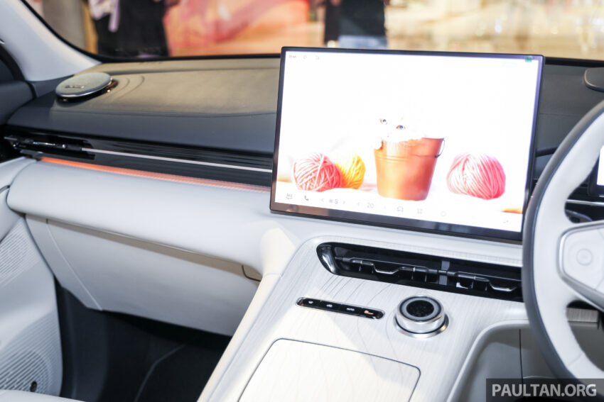 Proton eMas 7 迎来小升级！新增 Obsidian Black 车身配色；限量 Alabaster White 内饰；正式导入 Apple CarPlay 301004