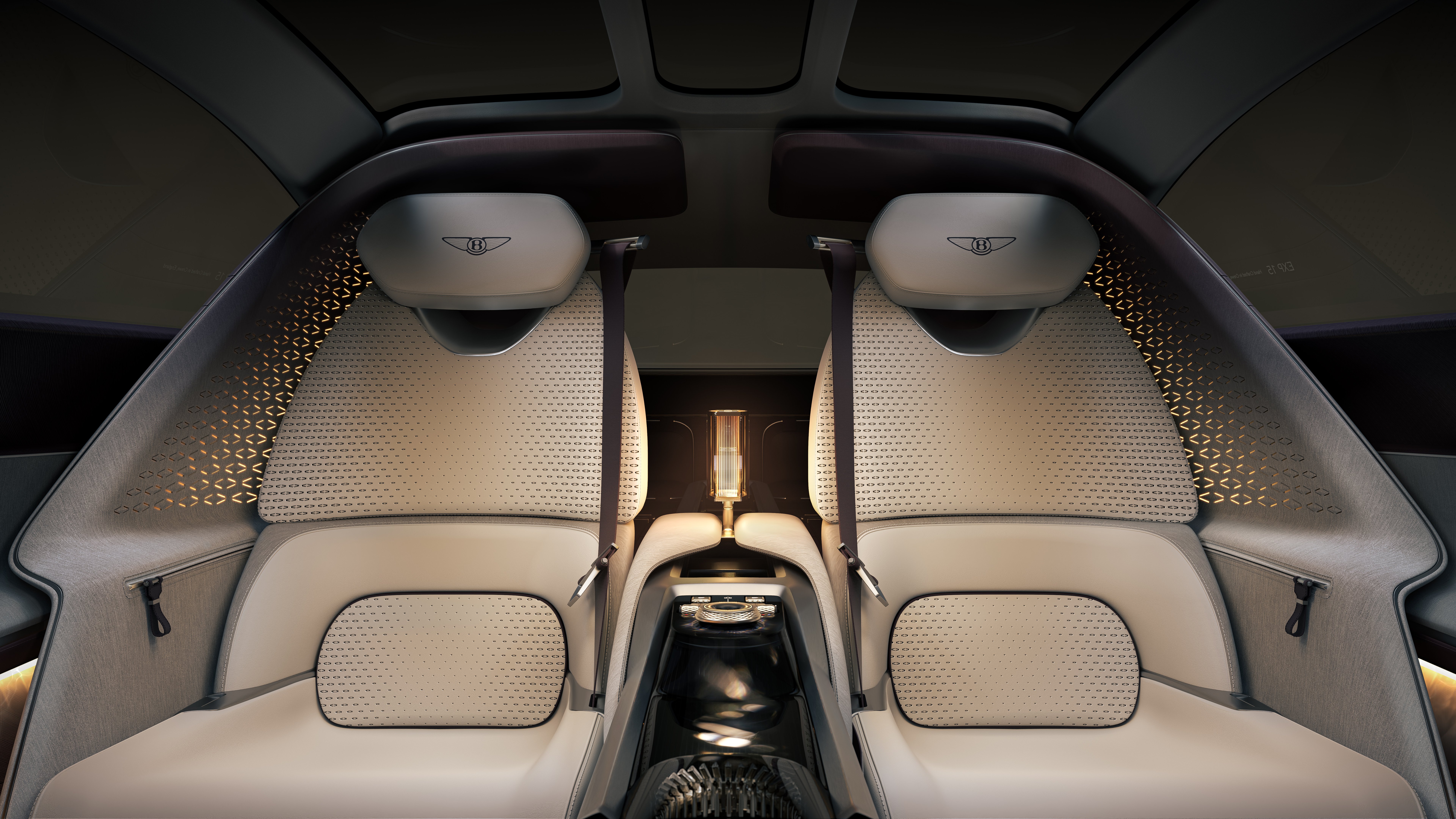 Bentley EXP 15 概念车发表！三门三座布局 Fastback；2026年宾利首款纯电动车的原型，预示品牌未来设计方向
