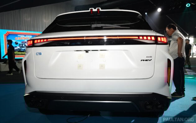 2025 Omoda C9 PHEV 本地公开亮相, 搭载1.5T油电系统, 可纯电行驶150公里, 综合续航达1,100公里, 预估价22万